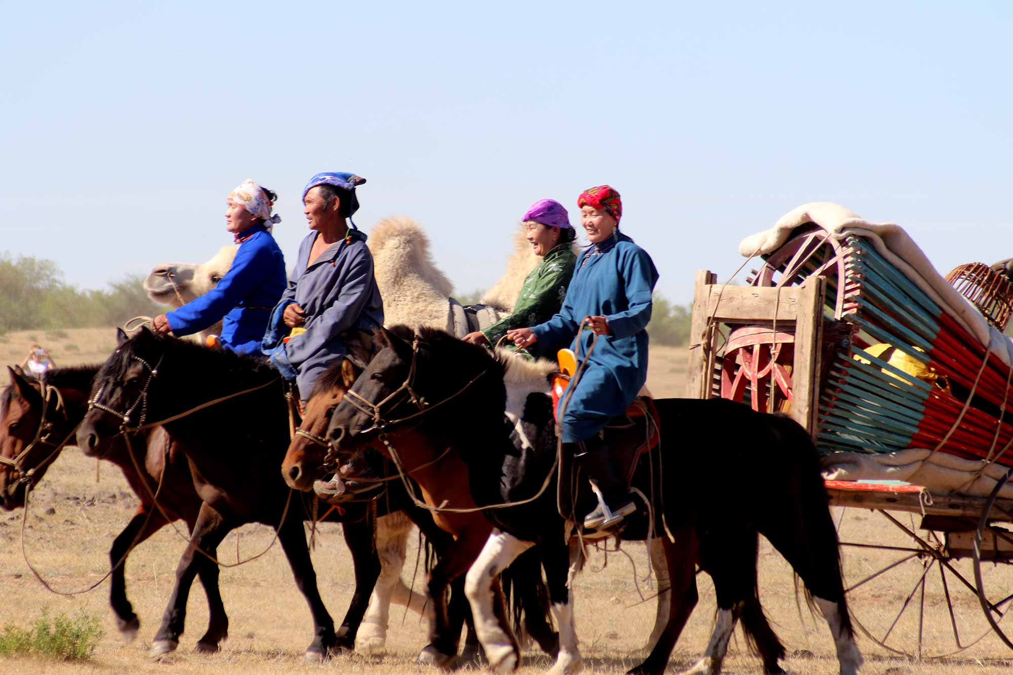 how do nomads travel